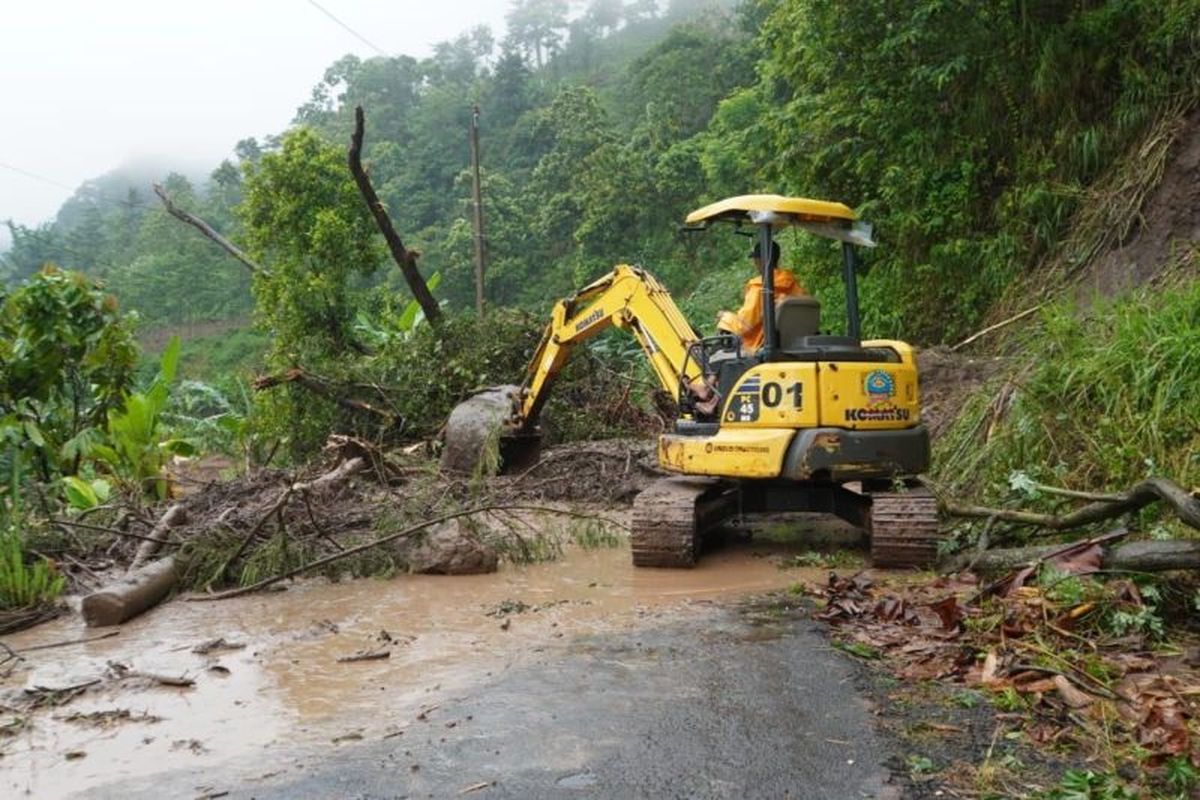 Jepara, longsor, Akses Menuju Desa Tempur Jepara Kembali Tertutup Longsor, Kali Ketiga di Tahun Ini