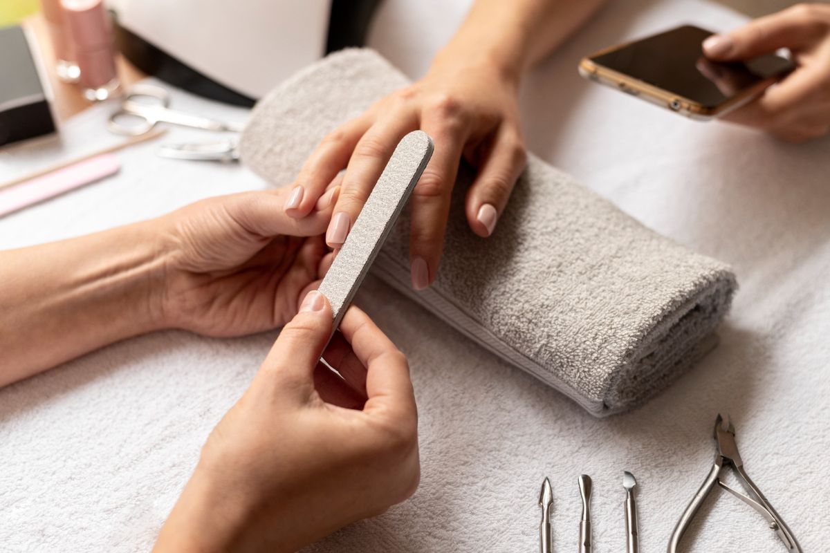 nail art, OPI Indonesia, alat pengering kutek kuku, alat pengering kutek, alat pengering kutek uv, alat pengering kutek led, perbedaan alat pengering kutek uv dan led, lampu kuku, Lampu UV Vs LED untuk Nail Art, Mana yang Lebih Cepat dan Aman?