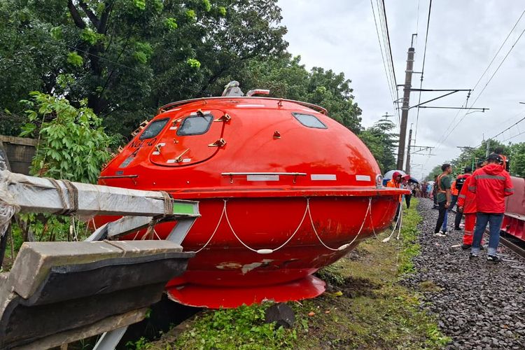 Perjalanan Kereta Bandara dan KRL Tangerang Normal Lagi Pascakecelakaan dengan Truk