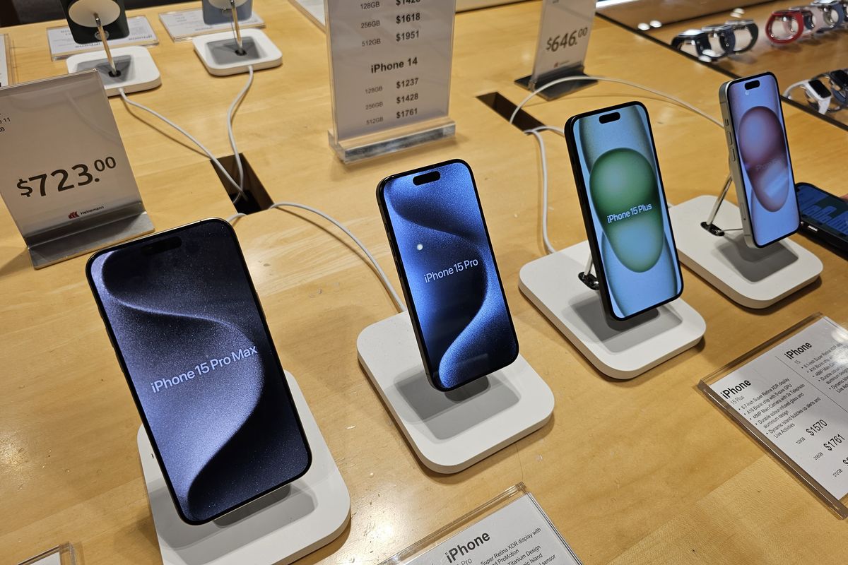 iPhone, harga iPhone, iPhone 16, iPhone 17, iPhone 15, iPhone 14, iPhone 13, Daftar Harga iPhone Terbaru 9 Maret 2026, iPhone 13 - iPhone 17 Series, iPhone 17 series, iPhone 16 series, iPhone 15 series, iPhone 14 series, iPhone 13 series