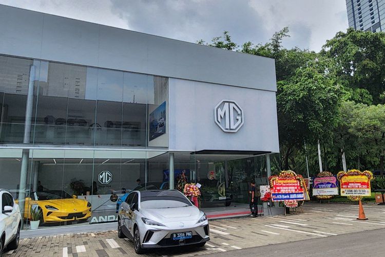 otomotif, Wuling, mobil listrik, diler mobil, kendaraan listrik, Wuling dan MG Resmikan Diler Gabungan di Jakarta, Pertama di Dunia