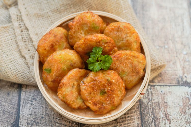 sarden, olahan sarden kaleng, 15 Ide Olahan Sarden Kaleng, Praktis untuk Lauk dan Camilan, 1. Nasi bakar sarden, 2. Orak-arik sarden, 3. Nasi goreng sarden, 4. Sarden goreng kremes, 5. Sarden telur dadar, 6. Bola-bola sarden, 7. Lumpia isi sarden, 8. Perkedel sarden, 9. Roti sarden keju, 10. Sarden kukus bumbu pedas, 11. Martabak telur isi sarden, 12. Sarden goreng renyah, 13. Spaghetti sarden, 14. Sarden bumbu balado, 15. Tumis sarden