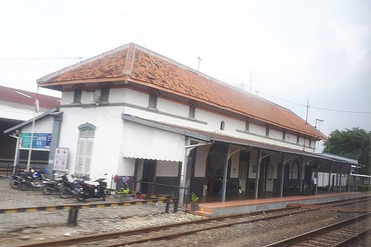 sejarah kereta api Indonesia, stasiun tertua di indonesia, Stasiun tertua, 3 Stasiun Tertua yang Masih Beroperasi, Saksi Bisu Awal Perjalanan Kereta di Indonesia