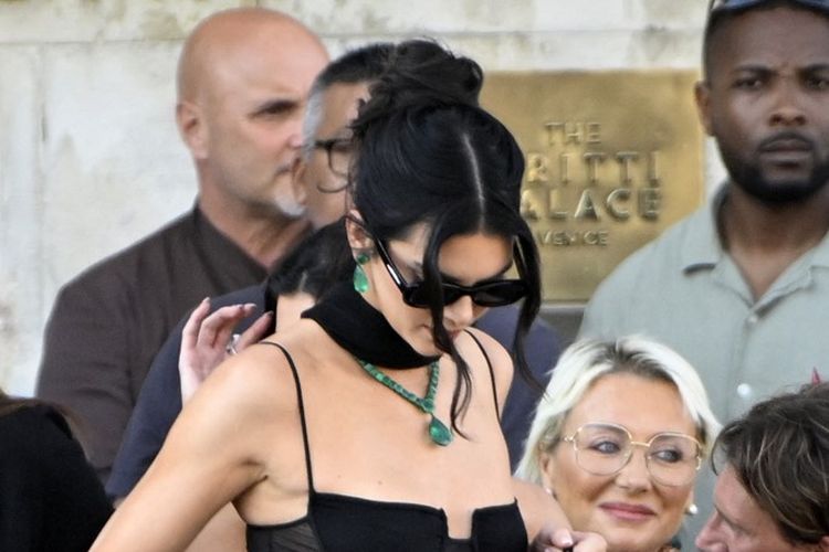 Kendall Jenner, kendall jenner, pernikahan jeff bezos, lauren sanchez jeff bezos, pernikahan jeff bezos lauren sanchez, Kendall Jenner Tampil Glamor di Pernikahan Jeff Bezos