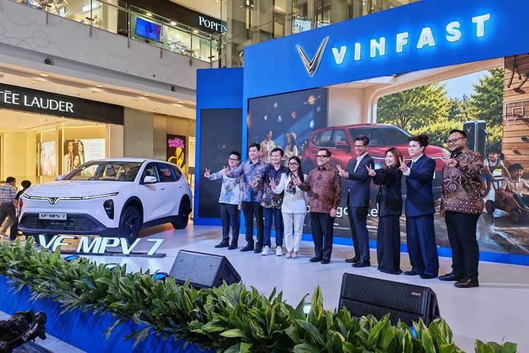 VF MPV 7, VinFast, Dirakit Lokal, VinFast Pastikan VF MPV 7 Capai TKDN 40 Persen