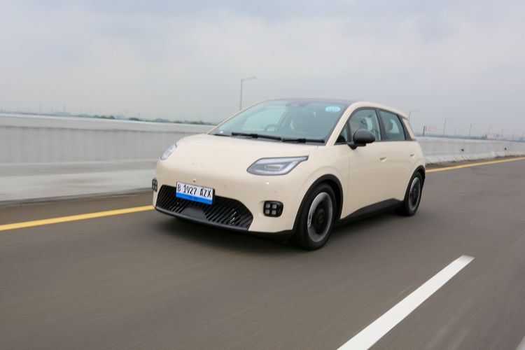 mobil, Mobil Listrik, Test drive, Aion, Aion UT Tipe Premium, Hasil Tes Lengkap Aion UT: Desain, Performa, dan Konsumsi Daya, Desain dan Interior, Performa dan Pengendalian, Efisiensi dan Konsumsi Daya, Biaya Kepemilikan, Kesimpulan