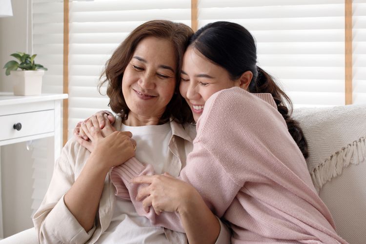 Hari Ibu, surat untuk Hari Ibu, Contoh Surat untuk Hari Ibu yang Bisa Jadi Referensi Kartu Ucapan, Surat Hari Ibu penuh rasa syukur dan cinta, Surat Hari Ibu untuk menghargai pengorbanan ibu, Surat Hari Ibu untuk ibu yang berada jauh, Surat Hari Ibu berisi doa dan harapan, Surat Hari Ibu untuk ibu angkat, Surat Hari Ibu sebagai apresiasi atas dukungan pendidikan