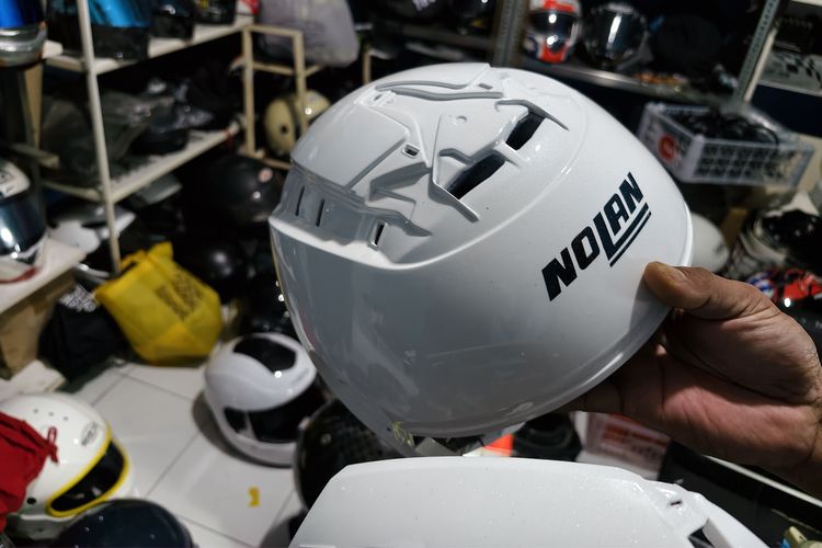 helm premium, servis helm, Servis Helm Premium yang Pernah Jatuh, Segini Biayanya