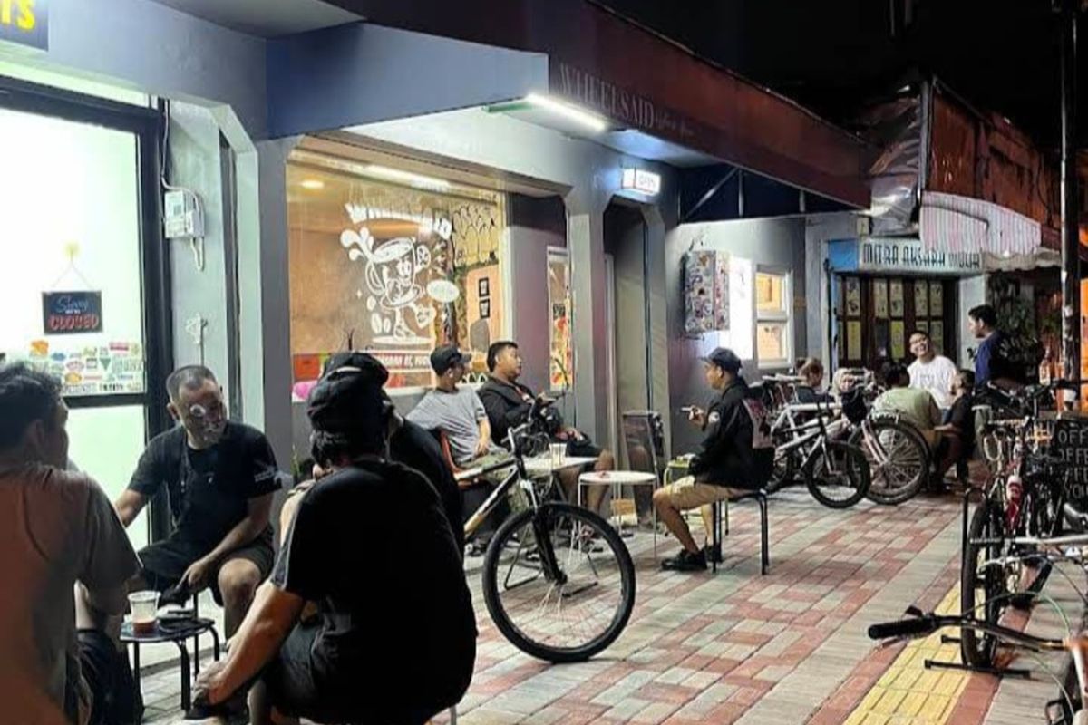Yogyakarta, royalti, royalti lagu, Royalti, yogyakarta, Royalti musik, LMKN, Pemilik Kafe di Yogyakarta Bingung Royalti Lagu: Rp 120.000 per Kursi Itu Maksudnya Apa?, Belum Ada Penjelasan soal Tarif Royalti Lagu, Putuskan Hentikan Musik Sementara, Kekhawatiran Makin Luas, Pemerintah Diminta Hadirkan Solusi, Aturan Royalti Lagu Sesuai SK Kemenkumham