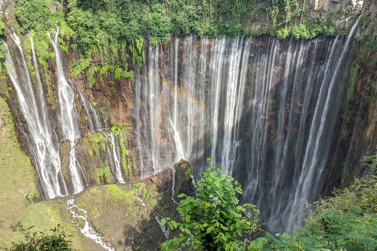 Air Terjun Tumpak Sewu, libur panjang, Tumpak Sewu, Lumajang, Air Terjun Tumpak Sewu Lumajang Catat 9.900 Kunjungan Saat Long Weekend