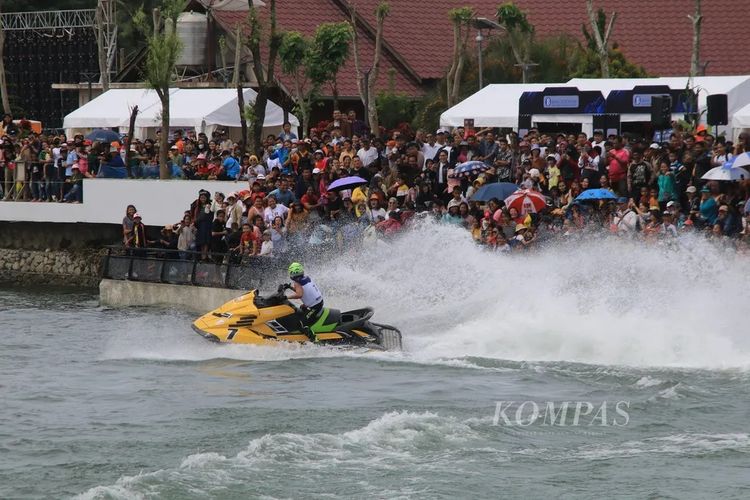 Danau Toba, Perserikatan Bangsa-Bangsa, UNESCO, agrowisata, Taman Eden 100, Agrowisata, Perserikatan Bangsa-bangsa, Batak Toba, F1 Powerboat, tradisi marpangir, wisata budaya danau toba, Solu Bolon, kopi Lintong, Pemandian Air Panas Alami Sipoholon, Momen Tak Terlupakan di Danau Toba, dari Perahu Solu hingga Pemandian Air Panas Sipoholon, 1. Berlayar dengan Solu Bolon, 3. Agrowisata seru di Taman Eden 100, 4. Olahraga air Danau Toba, 5. Melepas penat di Pemandian Sipoholon