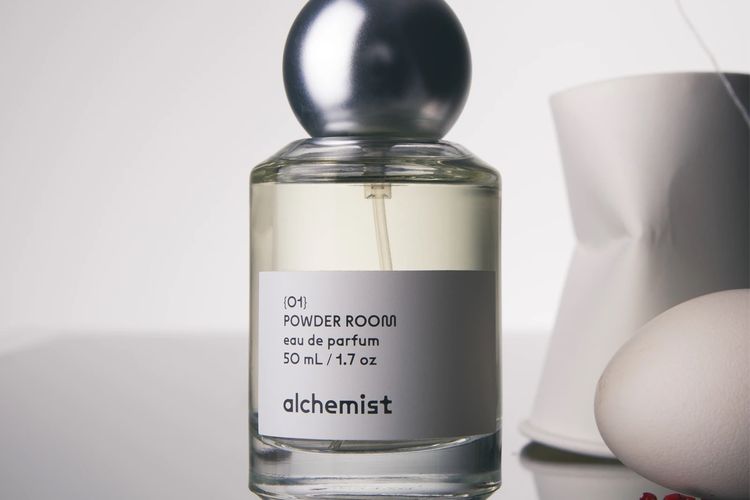 parfum, parfum lokal, 7 Rekomendasi Parfum Lokal, Mulai dari Aroma Powdery hingga Woody, 1. HMNS , 2. Rahasia Fragrance, 3. Speaks to Me, 5. Bali Surfers Perfume, 6. Layr Fragrance, 7. Alchemist Fragrance