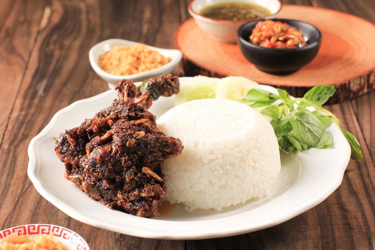 resep bumbu bebek madura, resep bumbu bebek madura hitam, resep bumbu bebek madura pedas, cara masak bebek madura bumbu hitam, resep bebek enak rumahan, bebek goreng serundeng, Resep Bumbu Bebek Madura Hitam, Wangi Rempah dengan Serundeng Kelapa, Bebek Madura Bumbu Hitam, Resep Bebek Madura Bumbu Hitam, Cara Membuat Bebek Madura Bumbu Hitam, Tips Memasak Bebek Agar Empuk dan Tidak Amis