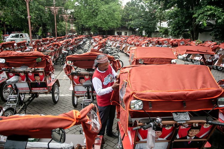 becak listrik, BERITA FOTO: Penampakan Becak Listrik Bantuan Presiden Prabowo, Produksi becak listrik, Komitmen penggunaan teknologi listrik, Pengemudi becak usia lanjut, Realisasi program becak listrik di daerah, Dampak positif keberadaan becak listrik, Meringankan beban fisik tukang becak