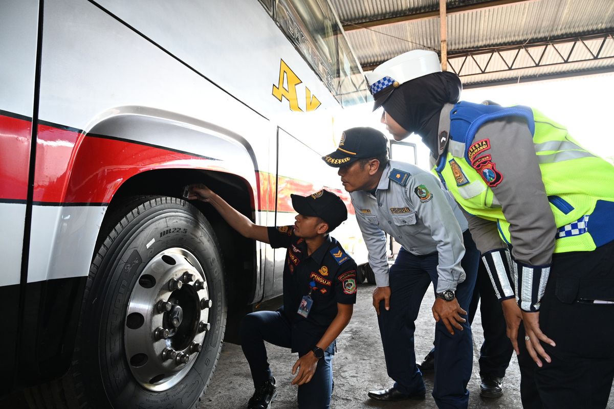 KNKT, pengecekan kendaraan, Kemenhub, Nataru, ramp check, Pengecekan kendaraan, Jelang Nataru, Pengemudi Bus Wajib Disiplin Periksa Kendaraan