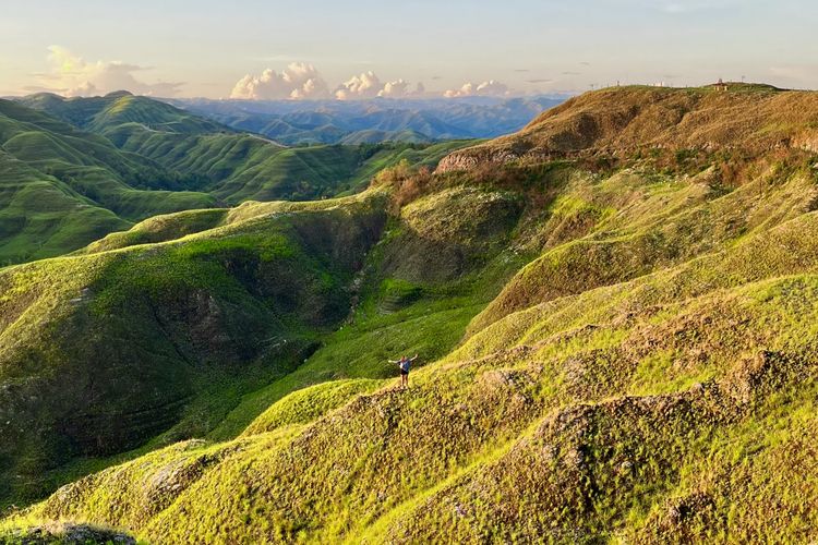 Bukit Tanarara, Wisata Sumba, bukit tanarara, sunrise di bukit tanarara, bukit tanarara photos, sunrise di sumba timur, spot sunrise di sumba, BERITA FOTO: Indahnya Sunrise di Bukit Tanarara Sumba Timur