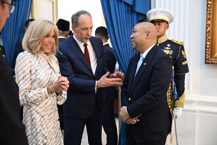 Brigitte Macron, Presiden Prancis, Emmanuel Macron, emmanuel macron, Presiden Prancis Emmanuel Macron, emmanuel macron istri, brigitte macron outfits, outfit Brigitte Macron, gaya modis Brigitte Macron, Ikut Kunjungan Presiden Prancis, Brigitte Macron Tampil Modis dalam 3 Outift