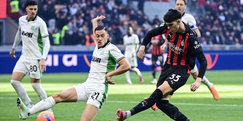 Jay Idzes, Tarik Muharemovic, Serie A, Sassuolo, Giovanni Carnevali, Liga Italia, bursa transfer, AC Milan, CEO Sassuolo Ingin Pertahankan Skuad, Jay Idzes dan Muharemovic Batal Pergi?