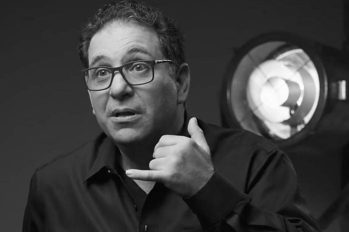 Kevin Mitnick, hacker, Hacker, Kevin Mitnick Hacker, hacker legendaris, Kevin Mitnick, Hacker Legendaris yang Menjadi Buronan Siber Pertama di Dunia, Profil Kevin Mitnick, Penangkapan dan vonis, Karier dan kehidupan setelah bebas, Akhir hayat