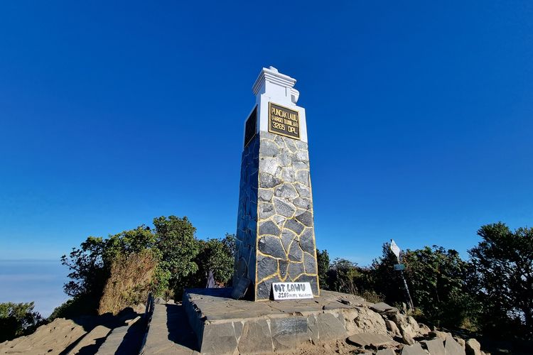 pendaki tektok, Gunung Lawu, pemandu lokal, Buntut Kericuhan di Puncak Lawu, Pendaki Gunung Lawu Kini Wajib Pakai Pemandu Lokal