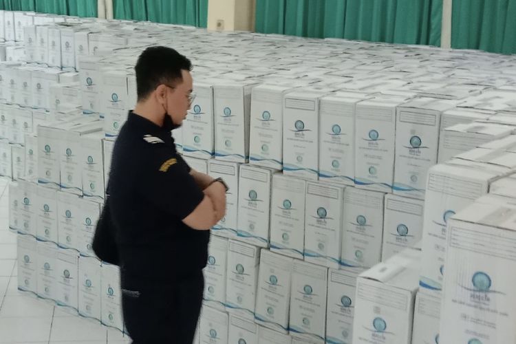 air Zamzam, air zamzam, Air Zamzam, Air zamzam, haji 2025, air zamzam dilarang dibawa sebagai oleh oleh, air zamzam dilarang dibawa dalam bagasi, alasan air zamzam dilarang dibawa masuk bagasi pesawat, Mengapa Jamaah Haji Tidak Boleh Bawa Pulang Air Zamzam?