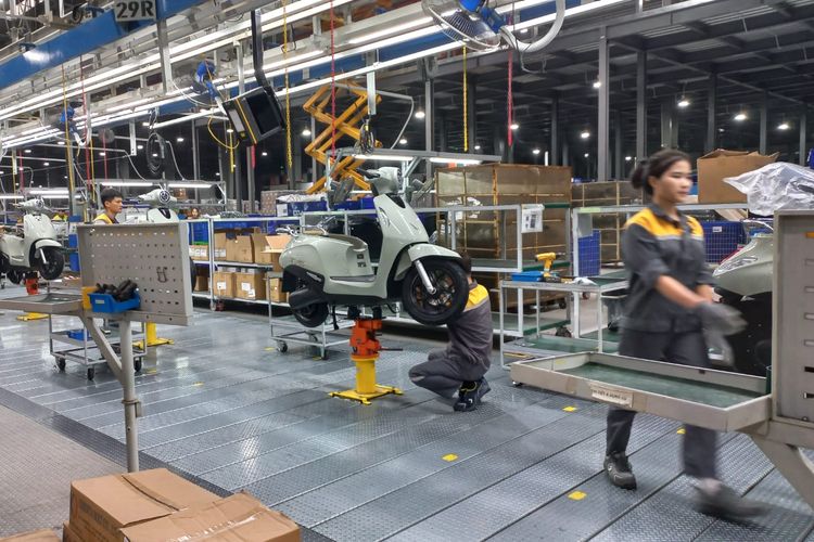 industri otomotif, manufaktur, mobil listrik, VinFast, pabrik vinfast, VinFast Indonesia, Melihat Langsung Pabrik VinFast di Vietnam, Pakai 1.400 Robot, Kapasitas Produksi Raksasa, Bengkel Modern, Perakitan hingga Baterai, Skuter Listrik, Dorong Inovasi Masa Depan