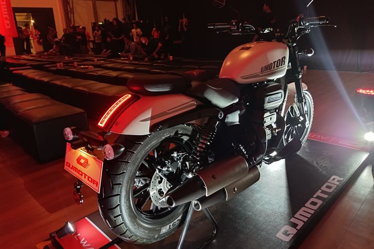 motor cruiser 250cc, Morbidelli C252V, QJMotor SRV 250 AMT, Spesifikasi motor, QJMotor SRV 250 AMT vs Morbidelli C252V: Pilih Mana?