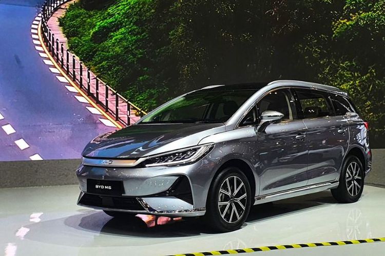 BYD M6, Wuling Darion EV, MPV listrik, Komparasi Wuling Darion EV vs BYD M6: Duel MPV Listrik Terlaris 2026