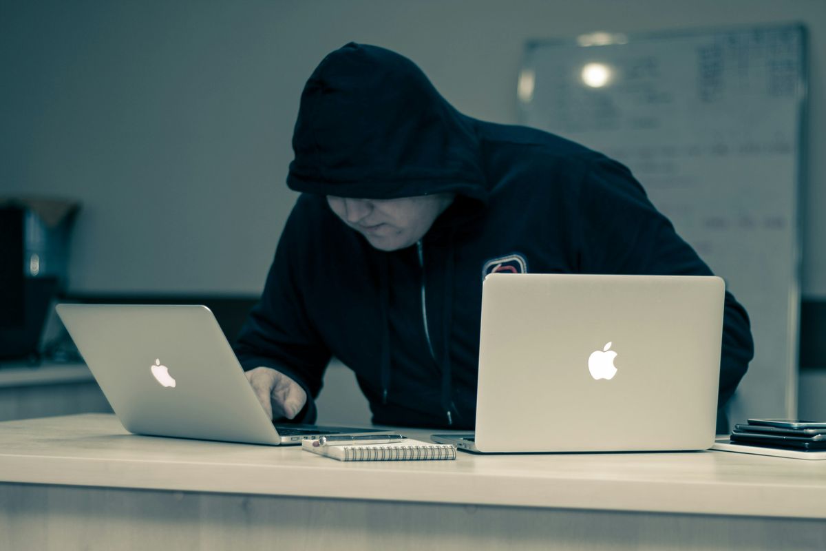 virus, ILOVEYOU, Virus, virus ILOVEYOU, virus iloveyou, ILOVEYOU, Virus Komputer yang Pernah Melumpuhkan Dunia lewat E-mail, Asal mula virus ILOVEYOU, Bagaimana virus ILOVEYOU menyebar?, Dampak dan kerusakan, Pelajaran dari kasus ILOVEYOU