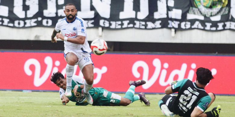 Super League, Persebaya, Arema FC, Persebaya Surabaya, Arema, Dime Dimov, Bruno Moreira, Super League 2025-2026, Persebaya vs Arema, Liga Indonesia, Hasil Persebaya Vs Arema FC 1-1, Diwarnai Satu Gol Bunuh Diri dan Kartu Merah