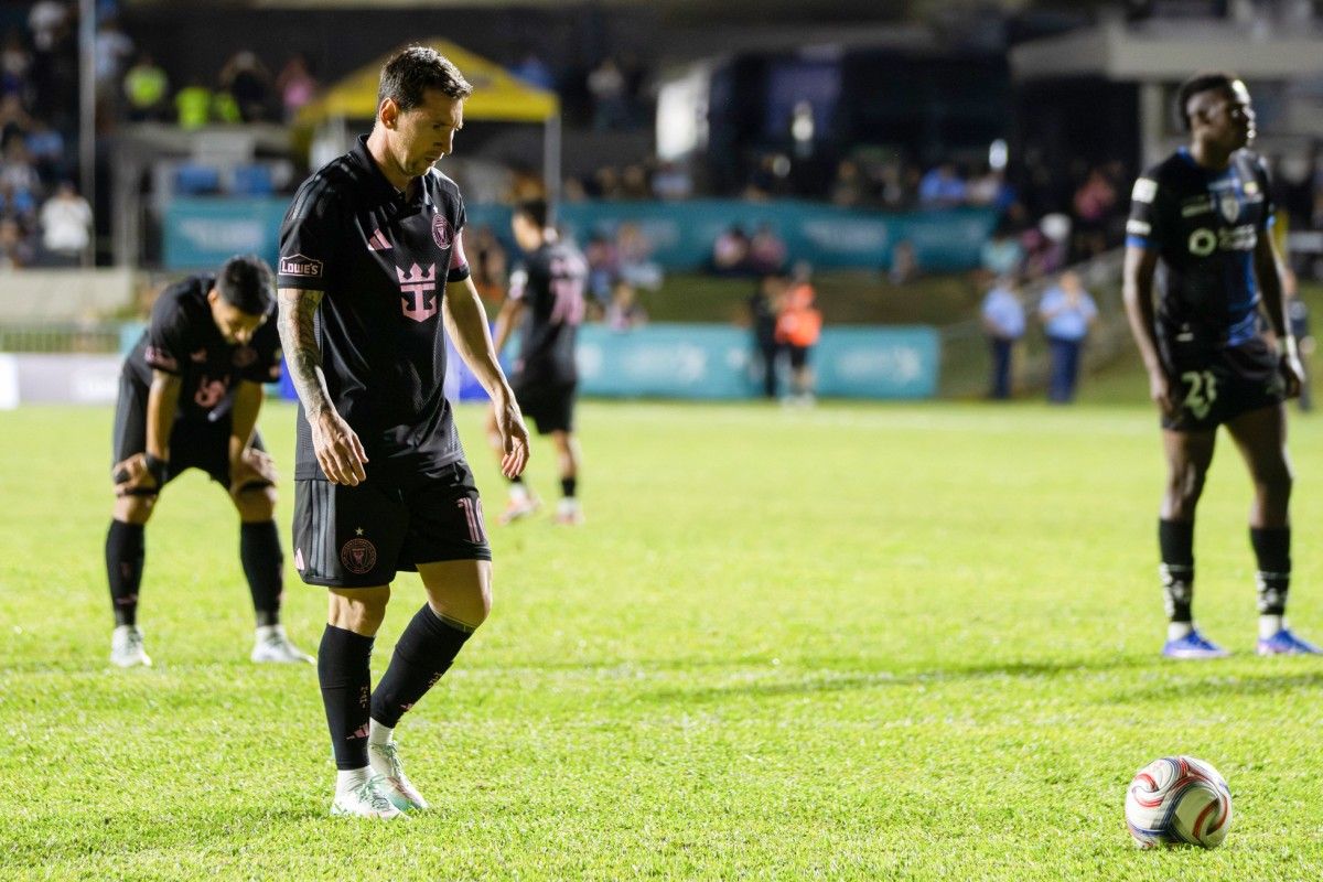 Inter Miami, Major League Soccer, Lionel Messi Jadi Korban Invasi Lapangan, Inter Miami Tetap Menang 2-1