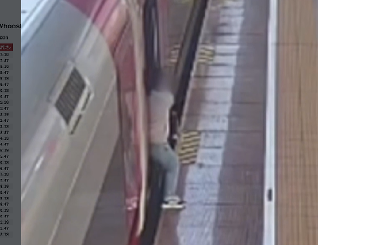 Kereta Cepat, Whoosh, Kereta Whoosh Terlambat akibat Penumpang Tahan Pintu, KCIC Beri Teguran