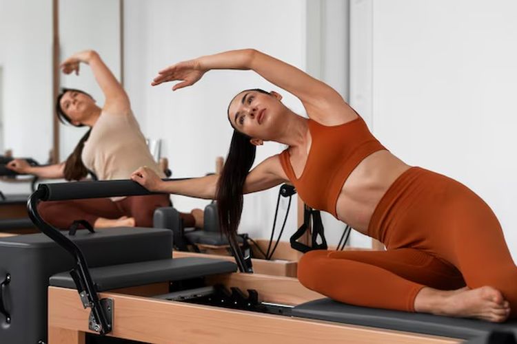olahraga, stres, olahraga untuk menghilangkan stres, menghilangkan stres, olahraga menghilangkan stress, jenis olahraga menghilangkan stress, olahraga untuk mengatasi stress, 10 Olahraga untuk Menghilangkan Stres Sehari-hari, Sudah Coba?, 1. Latihan kettlebell intens, 2. Latihan mobilitas pinggul dan tulang belakang, 3. Yoga , 4. Strength training ala WOD (Workout of the Day), 5. Olahraga berbasis permainan, 6. HIIT (High Intensity Interval Training), 7. Pilates, 8. Resistance band workout, 9. Lari dan latihan inti, 10. Joging atau lari di alam terbuka