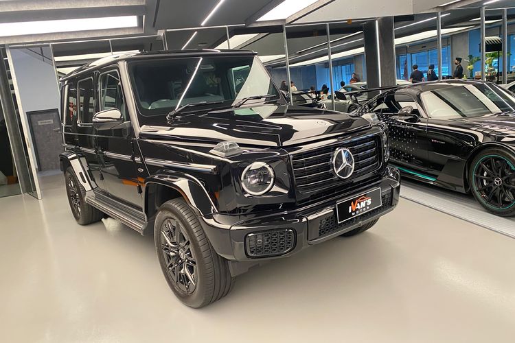Mercedes-Benz Indonesia, keterikatan emosional, Mengapa Konsumen Tetap Membeli Mobil Premium di Tengah Krisis?