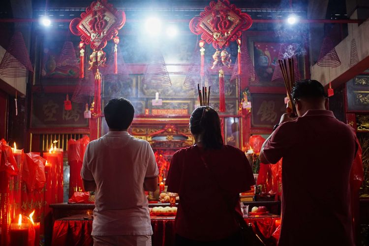 klenteng, Jakarta, Dari Glodok hingga Ancol, 5 Klenteng Bersejarah di Jakarta untuk Wisata Imlek, 1. Klenteng Kim Tek Ie / Vihara Dharma Bhakti, 2. Klenteng Ancol / Vihara Bahtera Bakti, 3. Klenteng Lupan / Vihara Lu Ban, 4. Klenteng Shia Djin Kong, 5. Klenteng Tan Sing Ong / Vihara Tanda Bakti