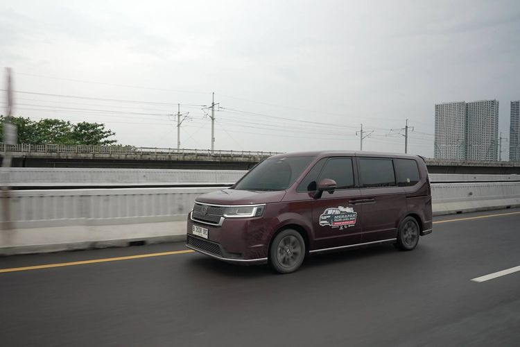 MPV hybrid, Step WGN e:HEV, Serena e-Power, Pilihan MPV Hybrid Rp 300 Jutaan di Indonesia, dari HEV hingga PHEV, 2. Honda Step WGN e:HEV, 3. Nissan Serena e-Power, 4. Toyota Innova Zenix HEV, 5. Toyota Veloz HEV, 6. Suzuki All New Ertiga Hybrid Cruise AT (2-Tone)