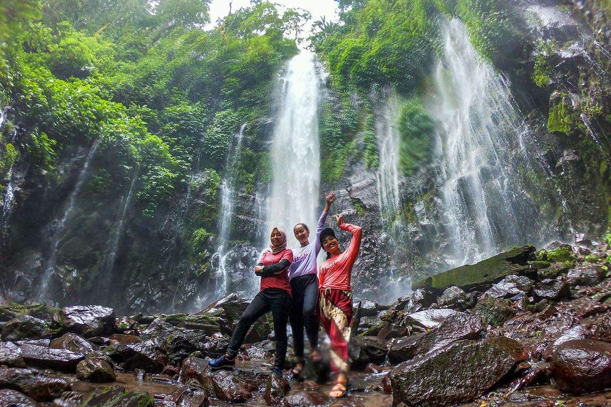 Wisata Curug Lawe Benowo Kalisidi (CLBK): Jam Buka, Tarif, hingga Fasilitas, Jam buka Curug Lawe Benowo Kalisidi, Tarif tiket masuk dan parkir Curug Lawe Benowo Kalisidi, Aturan &amp; tips mengunjungi wisata CLBK, Kondisi akses ke titik air terjun, Layanan tambahan, Camping &amp; campervan (mulai 1 April 2026)