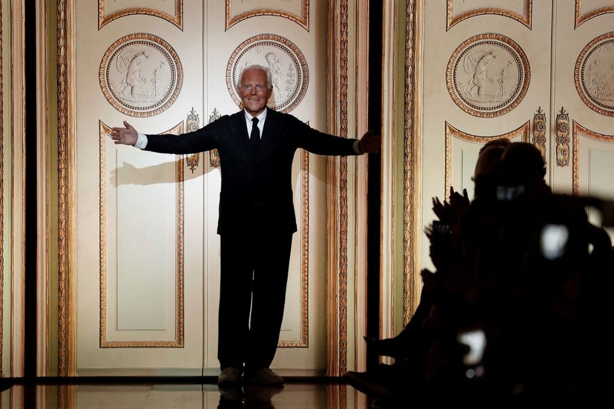 Giorgio Armani, Giorgio Armani wafat, profil Giorgio Armani, warisan Giorgio Armani, brand giorgio armani, karya giorgio armani, giorgio armani meninggal dunia, Giorgio Armani Meninggal Dunia, Tinggalkan Warisan Elegansi yang Abadi, Armani jadikan Milan sebagai inspirasi, Berawal dari setelan longgar hingga ke Hollywood, Prinsip elegan tanpa berlebihan, Dari studio kecil hingga ke kerajaan mode, Warisan Armani yang abadi
