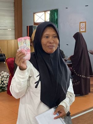 Desa Berjo, Karanganyar, Desa Wunut, Klaten, tunjangan hari raya, Dua Desa di Jawa Tengah bagi-bagi THR untuk Ribuan Warganya, Dana dari Usaha Wisata hingga PAD