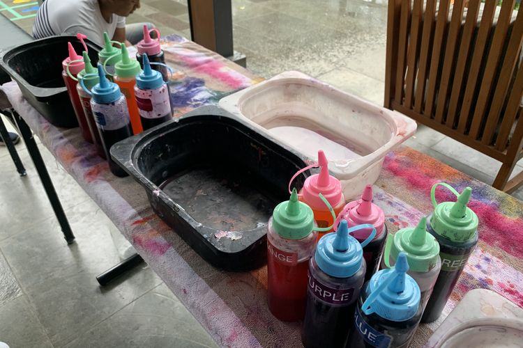 Pullman Ciawi, pullman ciawi bogor, pullman ciawi, tie dye baju di pullman ciawi, harga tie dye baju di pullman ciawi, Di Hotel Bintang Lima Ini, Pengunjung Bisa Bikin Suvenir Sendiri