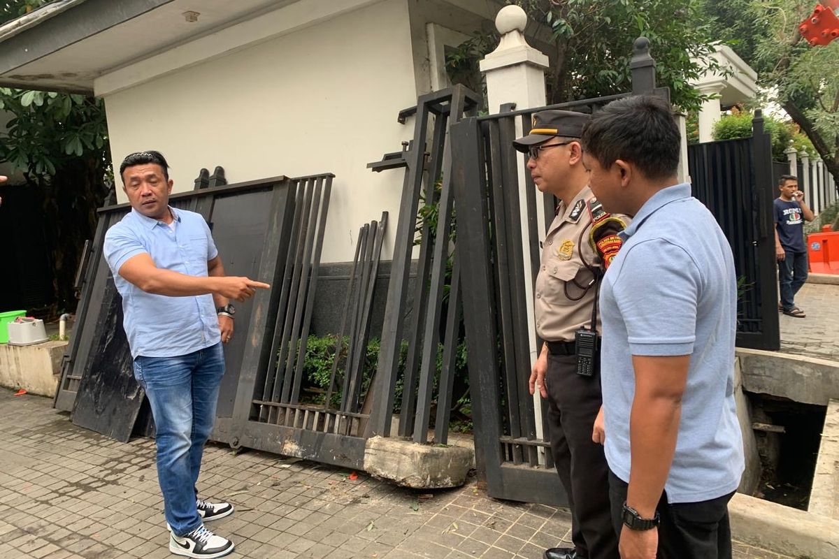 Jakarta Selatan, rumah JK, Kronologi Pagar Rumah Jusuf Kalla Roboh Usai Ditabrak Mobil, Pelaku Ganti Rugi Rp 25 Juta