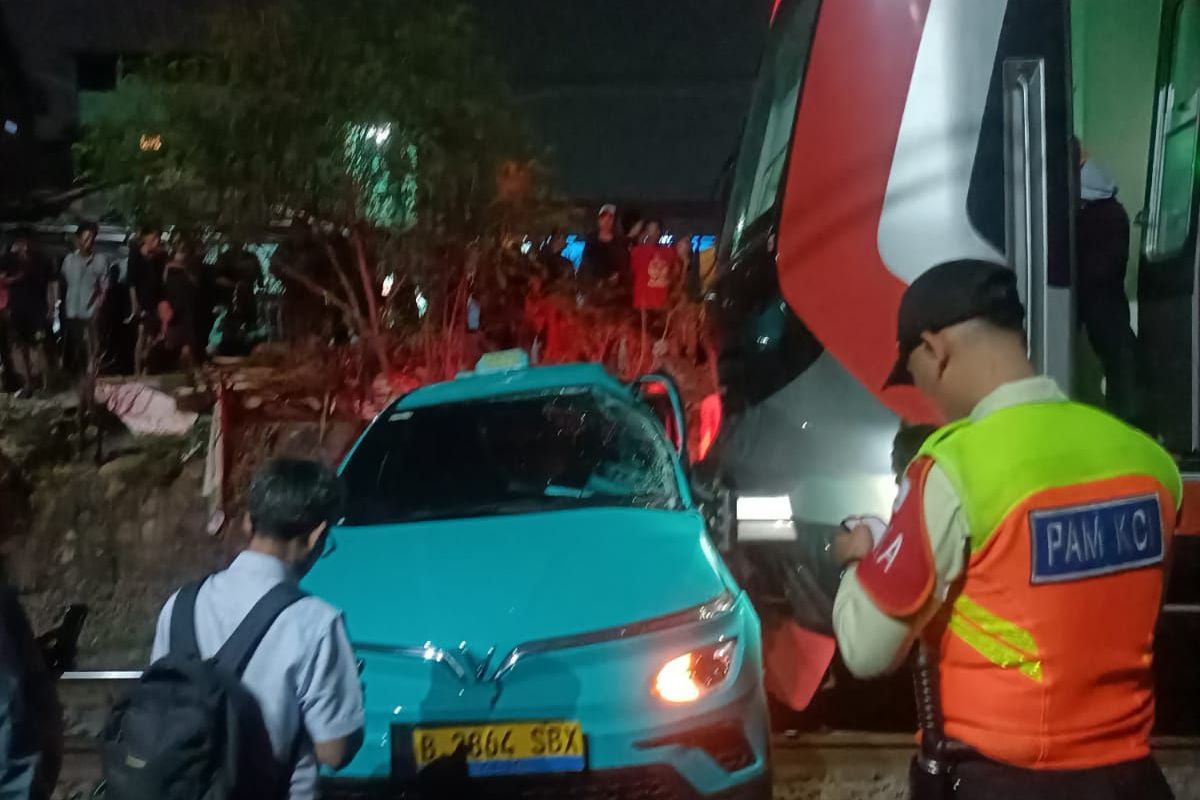 mobil listrik, aki 12 volt, solusi, Mobil Listrik Mati Total di Jalan? Ini Satu-satunya Cara Darurat untuk Mengatasinya
