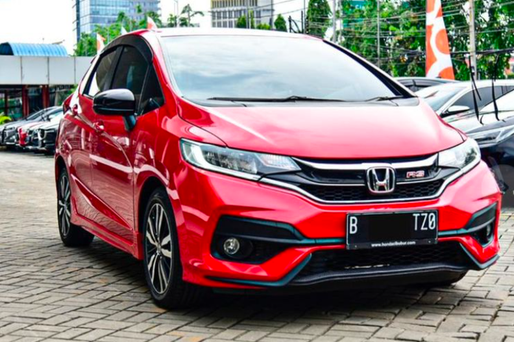 transjakarta, hatchback, sirene, Honda Jazz, Kelangkaan BBM, Toyota yaris, Strobo, Populer Otomotif, artikel terpopuler, kasus modifikasi gagal, Kelangkaan BBM Swasta, Publik Lawan Sirene Strobo