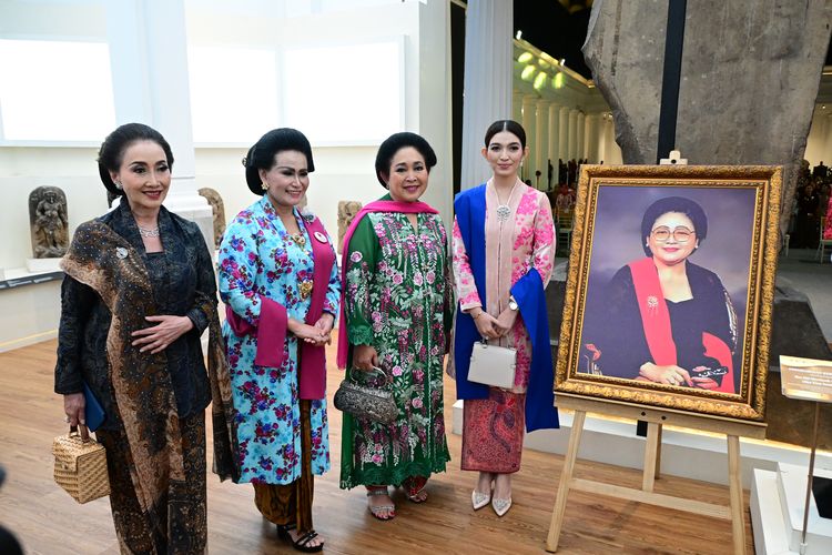 Titiek Soeharto, Siti Hartinah, kebaya bercerita, siti hartinah soeharto, ikon pelestari kebaya, Di Acara Kebaya Bercerita,  Titiek Soeharto Kenang Sosok Bu Tien yang Senang Berkebaya, Apresiasi karena memperkenalkan kebaya, Kebaya bukan sekadar pakaian, Menghormati para Ibu Negara yang berjasa memperkenalkan kebaya, Tujuh Ikon Pelestari Kebaya