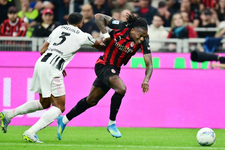 AC Milan, Rafael Leao, Christian Pulisic, bursa transfer, Massimiliano Allegri, Zlatan Ibrahimovic, Rafael Leao Merasa Dikhianati Allegri Saat Masuk Daftar Jual AC Milan