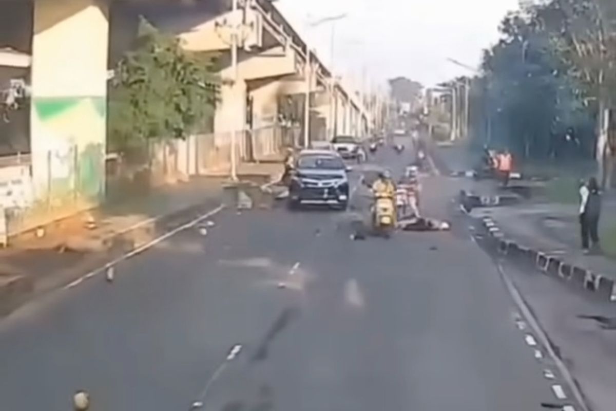 Pajero, kecelakaan, Kalimalang, Viral Pajero Sport Tabrak Lari Pedagang Buah di Kalimalang, Sopir Ditangkap