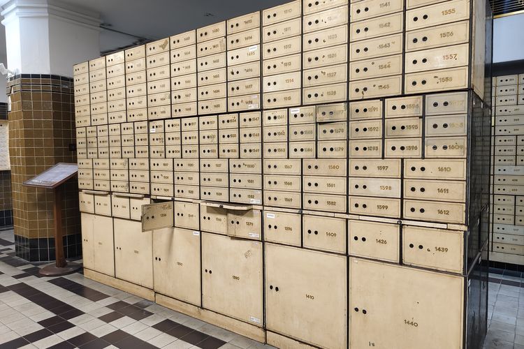 museum bank mandiri, museum bank mandiri dimana, koleksi museum bank mandiri, museum bank mandiri buka jam berapa, museum bank mandiri tiket, museum bank mandiri jakarta, Tempat Simpan Barang Berharga Zaman Kolonial Ini Mirip Loker, Pakai Kunci Ganda