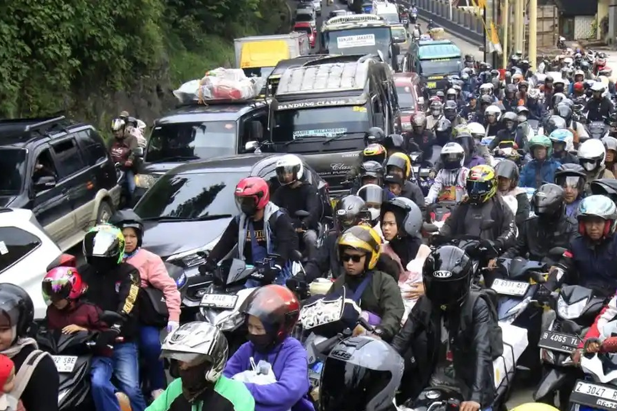 Jawa Barat, Lebaran 2026, mudik, Kemenhub Prediksi 143 Juta Orang Mudik Lebaran 2026, Terbanyak dari Jawa Barat, Jawa Barat Jadi Daerah Asal Pemudik Terbesar, Mobil Pribadi Masih Jadi Moda Favorit, Prediksi Simpul Transportasi Terpadat, Persiapan Sarana Transportasi Lebaran 2026