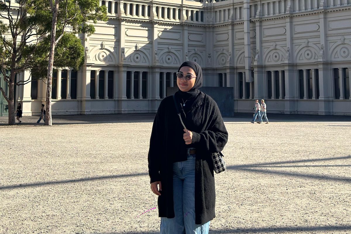 Australia, kerja di Australia, Melbourne, Working Holiday Visa, melbourne, working holiday visa, kerja di australia, Benarkah Lebih Mudah Cari Uang di Australia? Ini Kisah Lulusan S2 UGM yang Jadi Cleaner di Melbourne, Bukan Pakai Working Holiday Visa, tapi Dependent Visa, Tidak Semudah yang Dibayangkan, Berapa Gaji Kerja di Australia?, Dibandingkan UMP di Indonesia, Apakah Lebih Worthy Kerja di Australia?, Bagaimana dengan Biaya Hidup di Australia?, Tantangan Kerja di Australia: Koneksi dan Batasan Visa