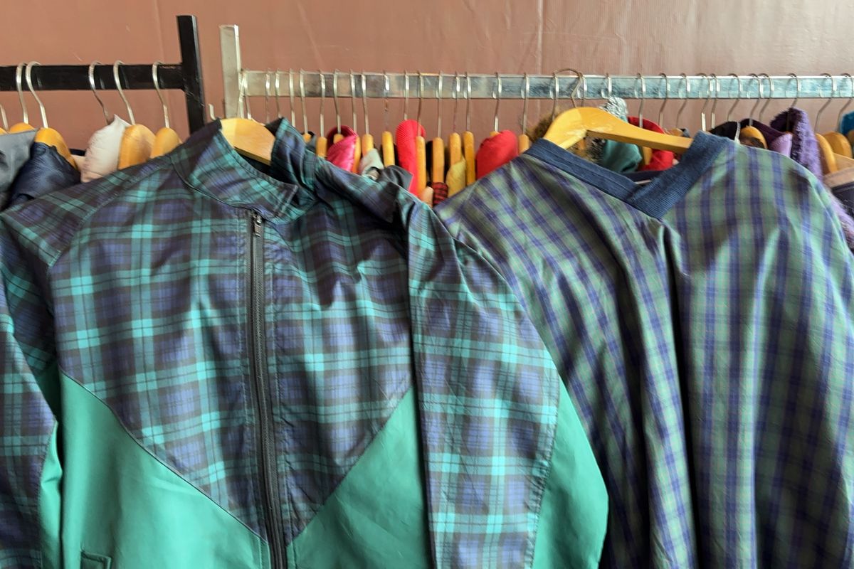 thrifting, larangan impor pakaian bekas, impor pakaian bekas, Purbaya Yudhi Sadewa, pakaian bekas impor, thrifting adalah, tren thrifting, menteri keuangan purbaya, tren thrifting di kalangan anak muda, Anak Muda dan Larangan Impor Pakaian Bekas lewat Thrifting, Bisa Sulit Mengekspresikan Diri, Pengaruh larangan impor pakaian bekas terhadap thrifting, Sisi lain thrifting di tengah pembatasan impor pakaian bekas, Thrifting: Dari hemat, jadi gaya hidup, Melihat peluang tren fashion anak muda , Larangan impor pakaian bekas